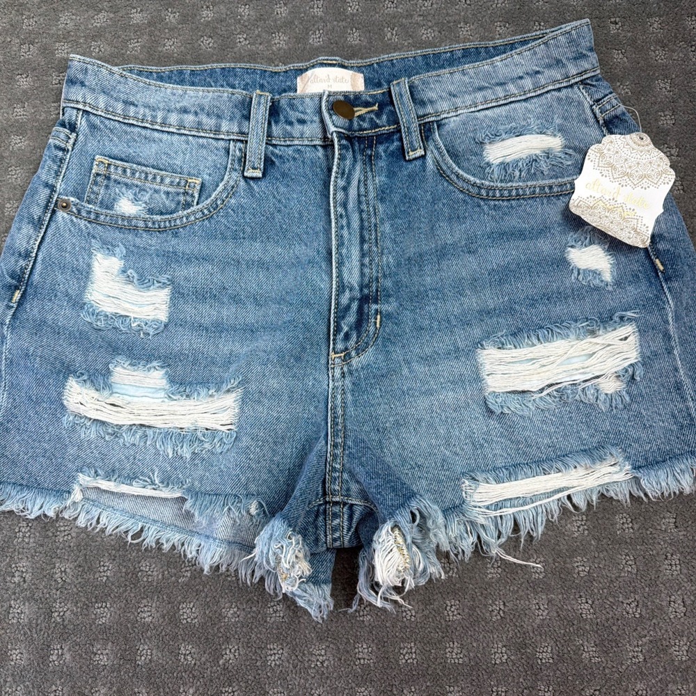 NWT Altar'd State Distressed Denim Shorts Light Wash Blue Frayed Hem Size Medium